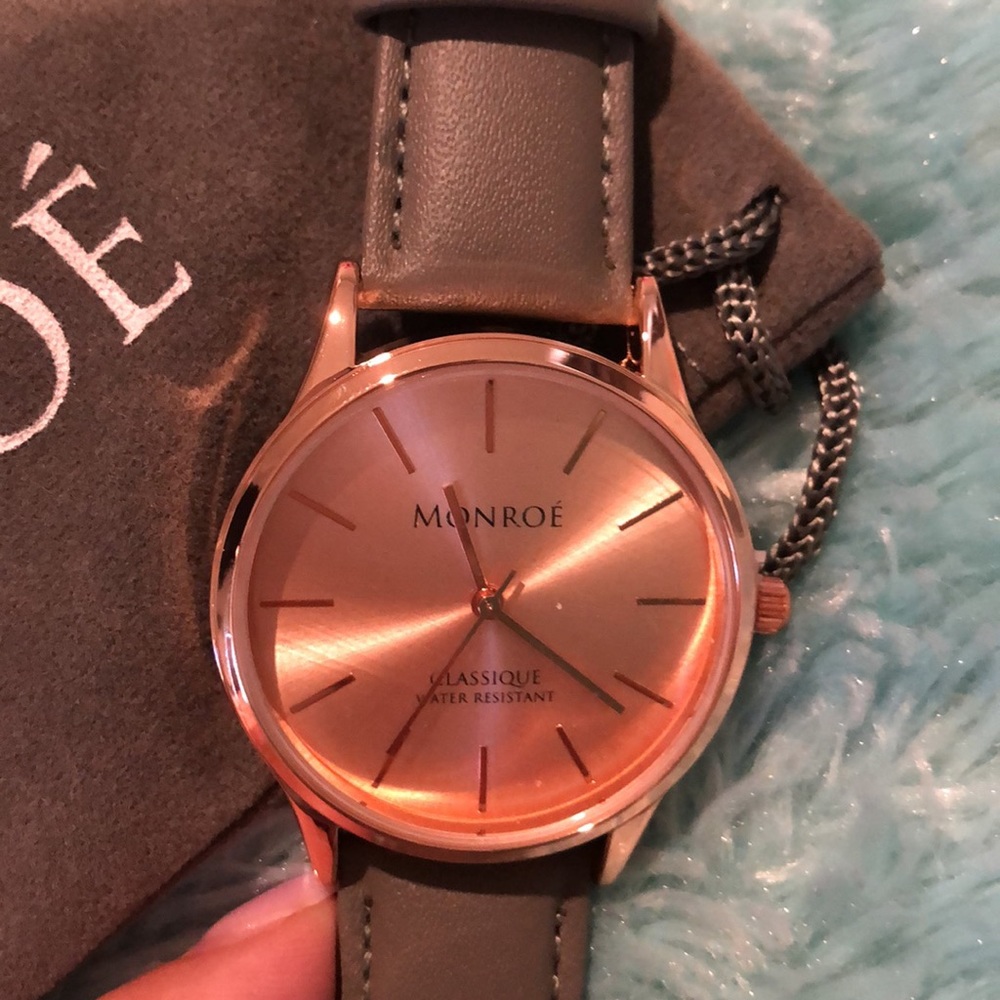 Beautiful watch 🌹 - Picture 4 of 5
